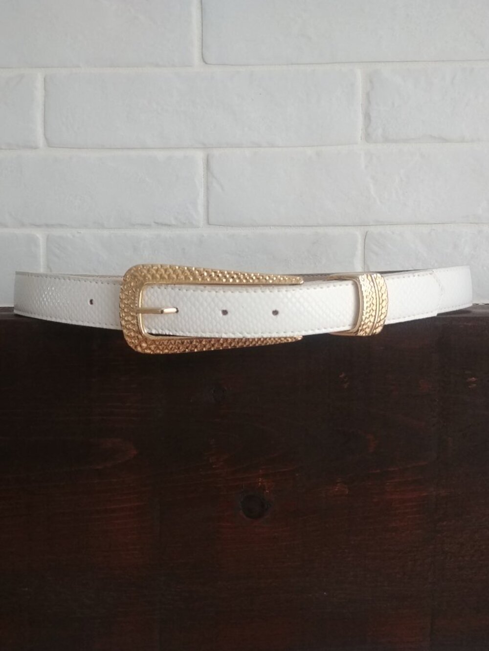 Vintage Ceinture Emmanuel white reptile grain leather belt long gold tone buckle